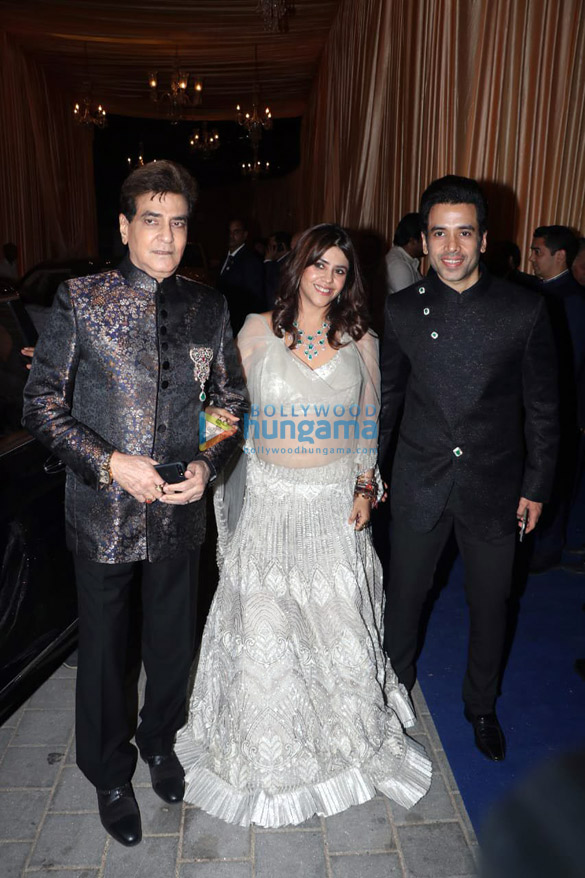 the ambani family arrives at isha ambani anand piramal wedding reception at reliance jio garden3 1