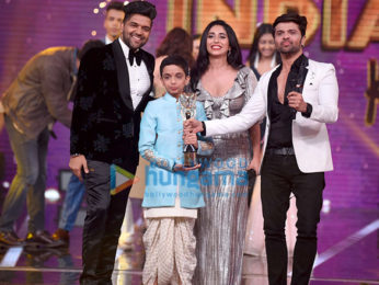 Vicky Kaushal and Yami Gautam snapped on sets of the reality show Love Me India grand finale