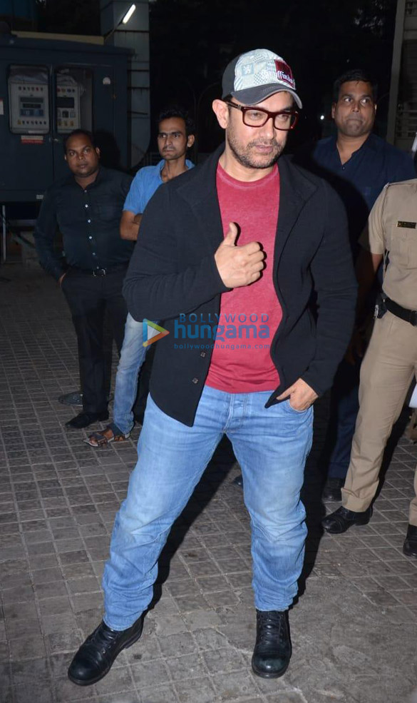 aamir khan and his son junaid khan snapped at the screening of rubaru roshni 3