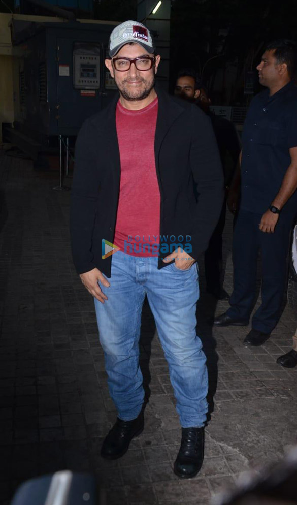aamir khan and his son junaid khan snapped at the screening of rubaru roshni 4