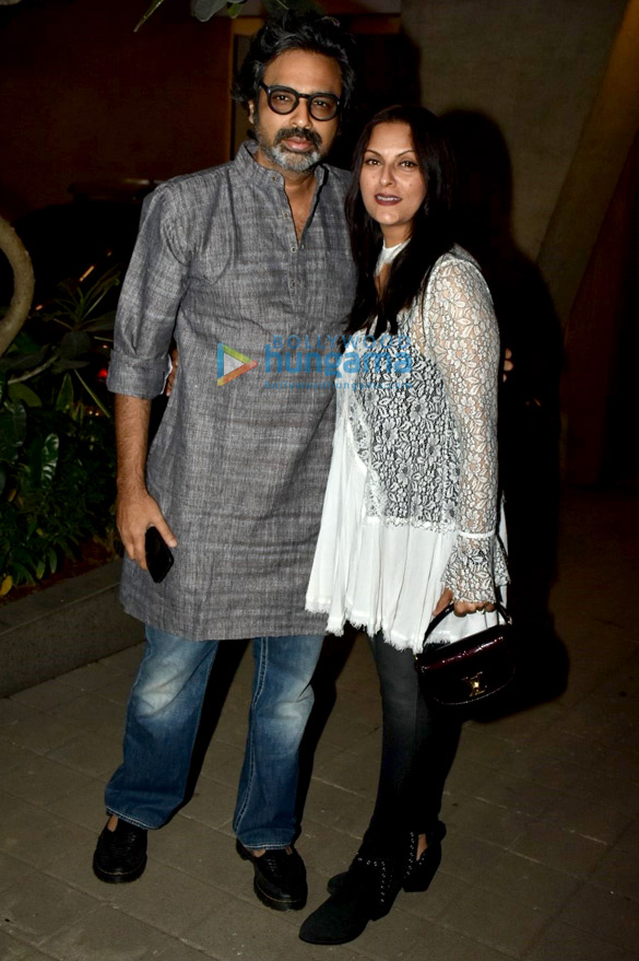 aamir khan snapped with his first wife in bandra 4
