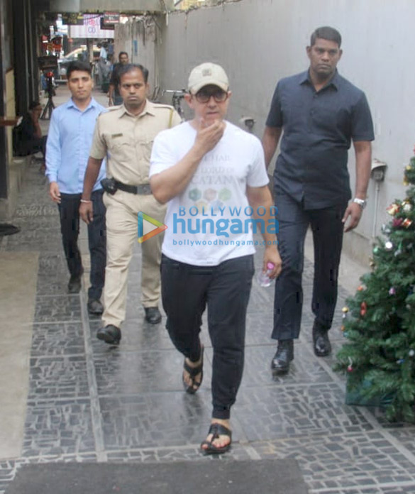 aamir khan spotted at spa in bandra 4 2