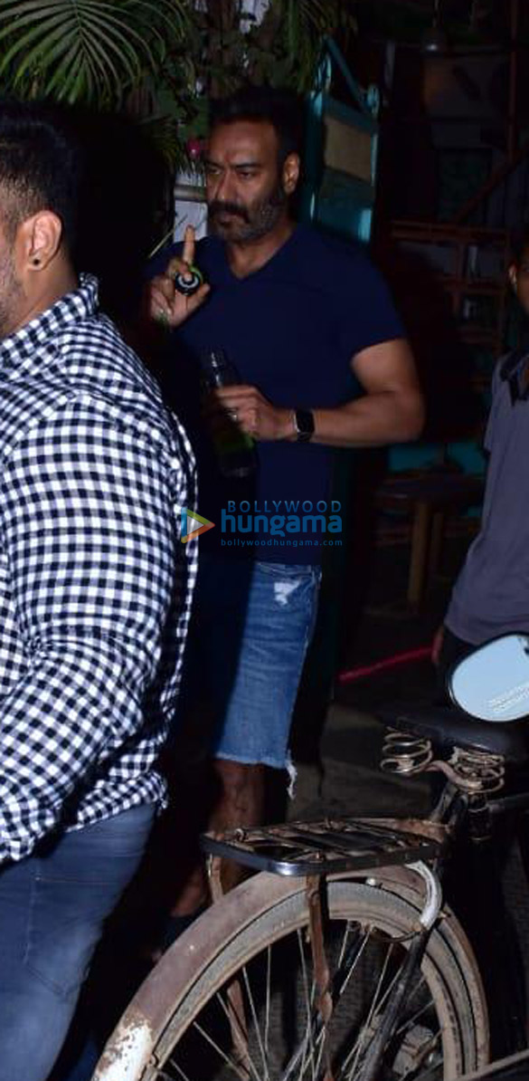 Ajay Devgn, Jacqueline Fernandez, Anupam Kher and Aditi Rao Hydari spotted in Versova Ajay Devgn, Jacqueline Fernandez, Anupam Kher and Aditi Rao Hydari spotted in Versova