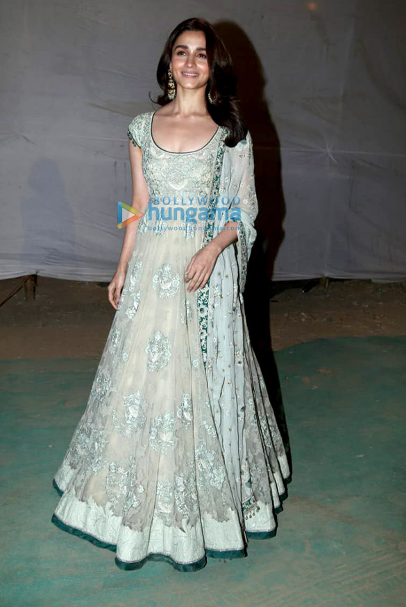 akshay kumar ajay devgn ranveer singh ranbir kapoor and others grace umang 2019 16