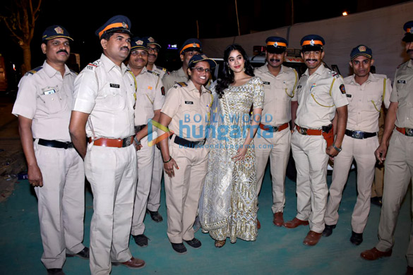 akshay kumar ajay devgn ranveer singh ranbir kapoor and others grace umang 2019 41