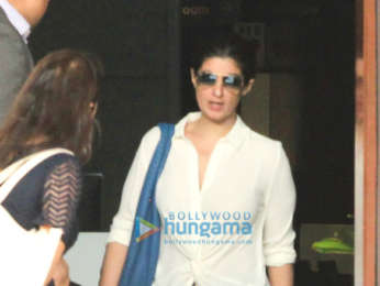 Akshay Kumar and Twinkle Khanna snapped at the airport