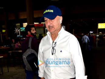 Anupam Kher, Aparikshit Khurana and family snapped at the airport