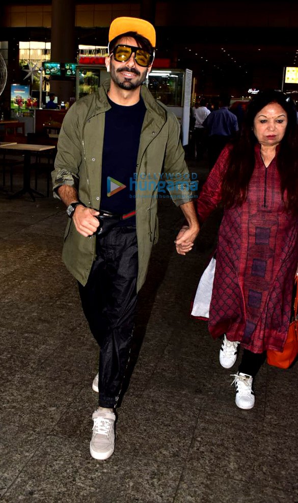 anupam kher and aparshakti khurana snapped at the airport 3