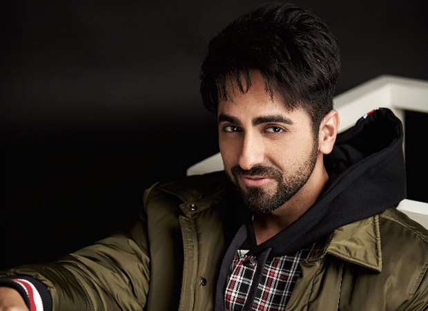 Ayushmann Khurrana gets mobbed at midnight during Dream Girl shoot