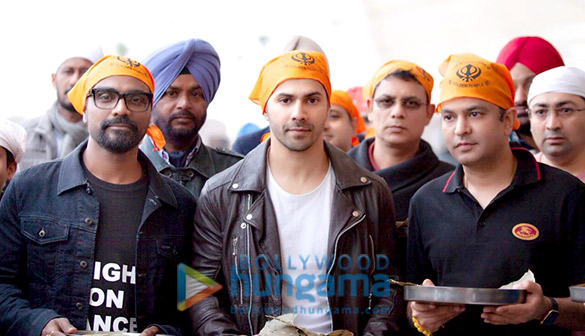 bhushan kumar remo dsouza varun dhawan and lizelle dsouza snapped at the golden temple amritsar 5