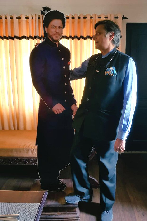 Check out Shashi Tharoor visits Shah Rukh Khan’s shrine Check out Shashi Tharoor visits Shah Rukh Khan’s shrine