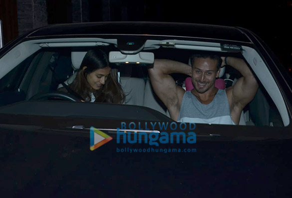disha patani spotted at tiger shroffs home in bandra 1