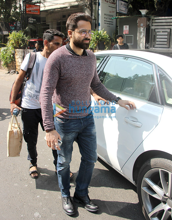 emraan hashmi spotted at bandra 3
