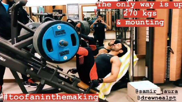 Farhan Akhtar trains for Toofan; gives a glimpse of his gymming sessions on Instagram Farhan Akhtar trains for Toofan; gives a glimpse of his gymming sessions on Instagram