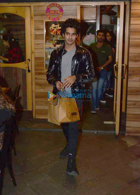ishaan khatter snapped at farmers cafe 1 3
