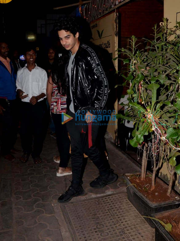 ishaan khatter snapped at farmers cafe 2 3