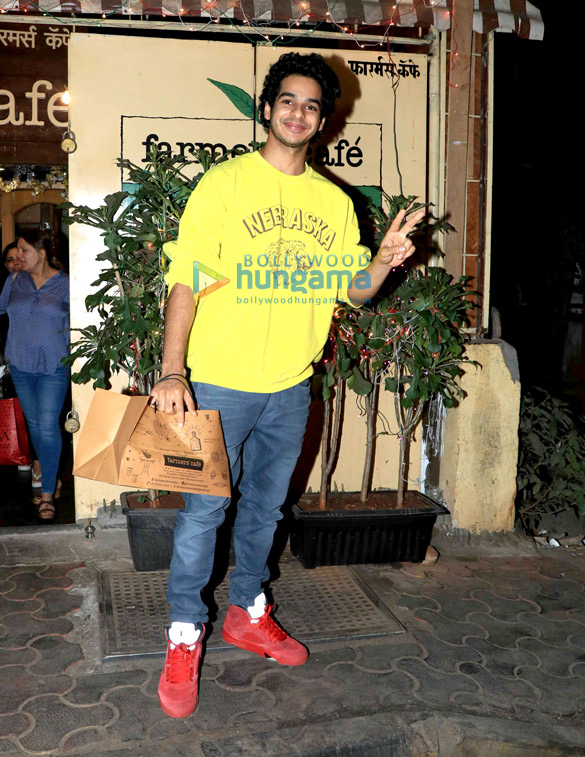ishaan khatter snapped at farmers cafe in bandra 1