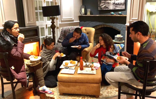 Kangana Ranaut spends New Years in the most homely manner and spends quality time with family! Kangana Ranaut spends New Years in the most homely manner and spends quality time with family!