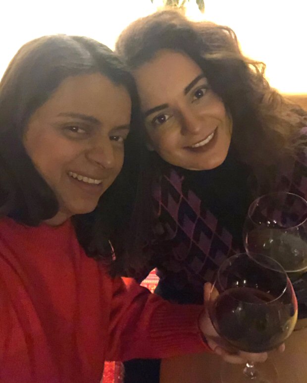 Kangana Ranaut spends New Years in the most homely manner and spends quality time with family! Kangana Ranaut spends New Years in the most homely manner and spends quality time with family!