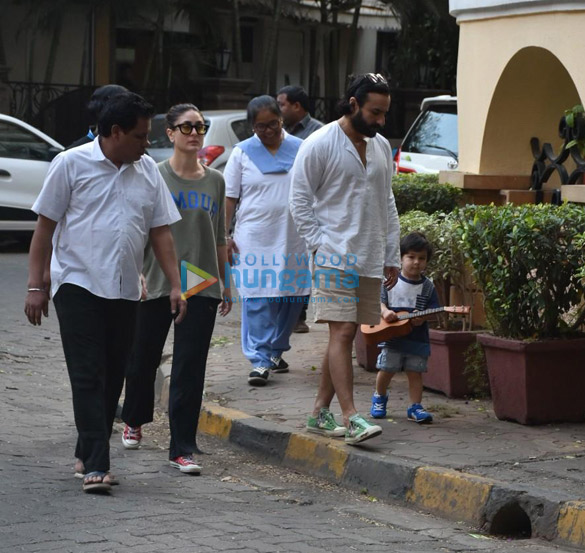 kareena kapoor khan saif ali khan and taimur ali khan spotted in bandra 2 2