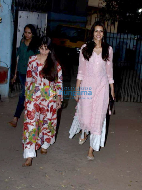 kriti sanon snapped at an orphanage in bandra 3