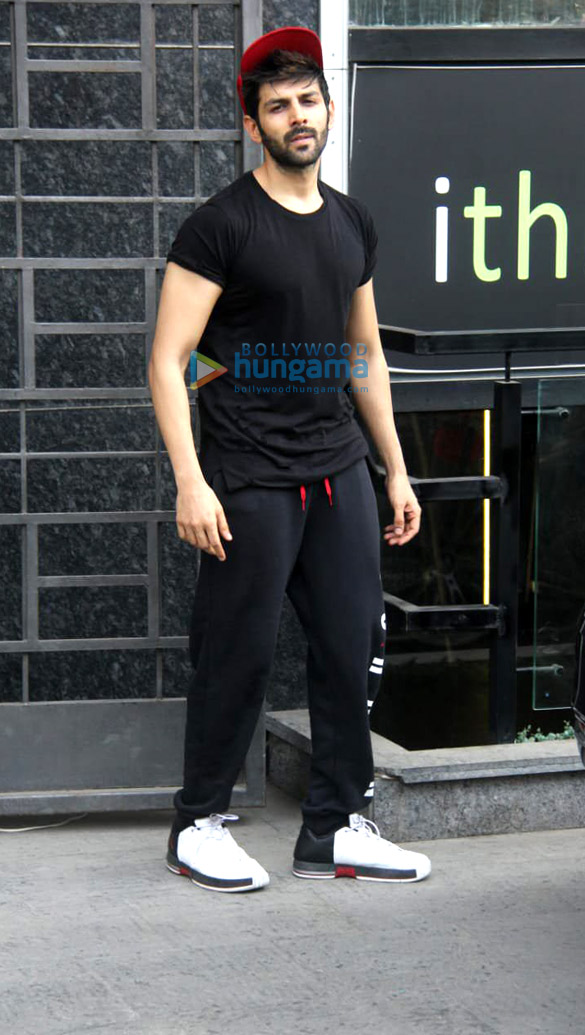 malaika arora kartik aaryan and kunal khemu snapped at the gym 3