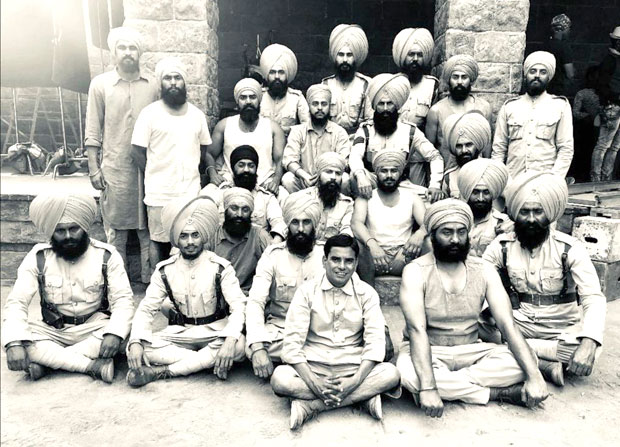 On the occasion of Lohri, Akshay Kumar shares a new still from Kesari with Saragarhi unit On the occasion of Lohri, Akshay Kumar shares a new still from Kesari with Saragarhi unit