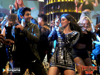 Movie Wallpapers Of Pati Patni Aur Woh