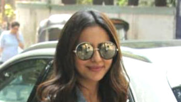 Rakul Preet SLAMS a troll for slut shaming her, asks his mother to SLAP him (Read Tweets)