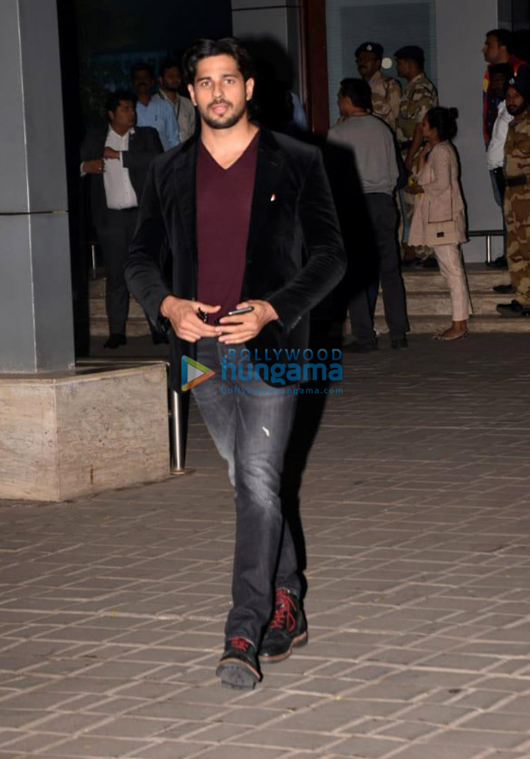 ranveer singh karan johar rajkummar rao alia bhatt and others snapped at the airport 7