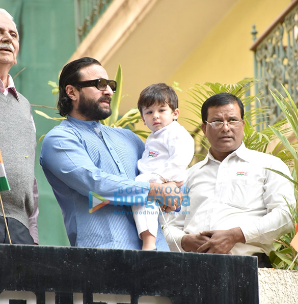 saif ali khan kareena kapoor and taimur spotted for flag hoisting on republic day 2019 3