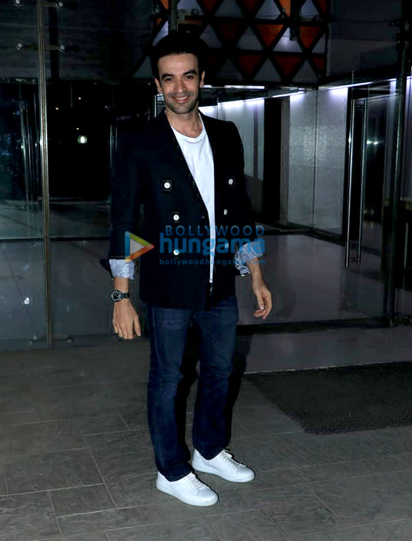 sanjay kapoor hosts a new year party for friends 4