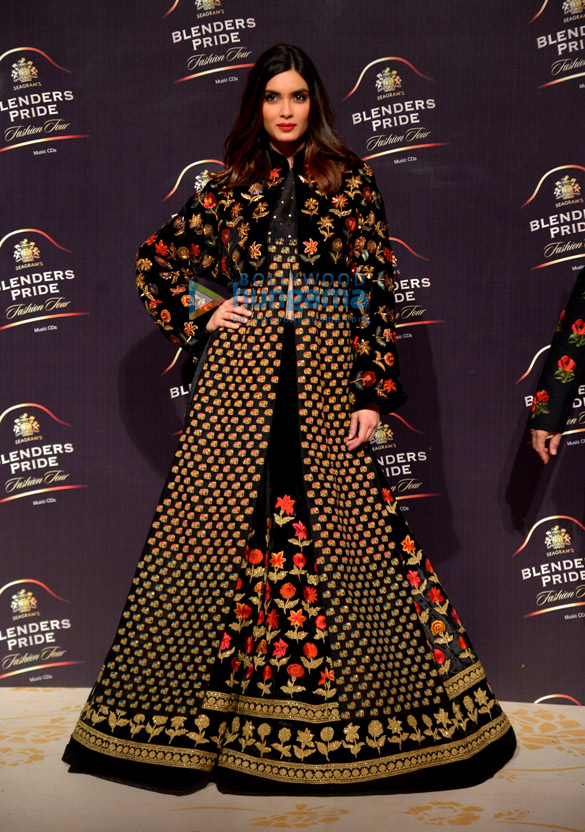 sidharth malhotra and diana penty walk the ramp for designer rohit bal at the blenders pride fashion tour 2019 7