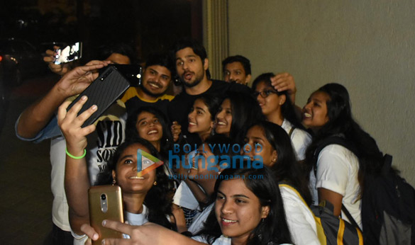 sidharth malhotra snapped meeting fans on his birthday 1