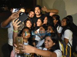 Sidharth Malhotra snapped meeting fans on his birthday