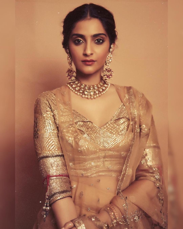 Sonam Kapoor Ahuja in Good Earth Couture for a mehendi ceremony (2)