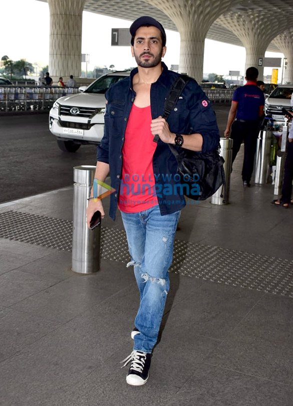 tamannaah bhatia and gulshan grover snapped at the airport 3