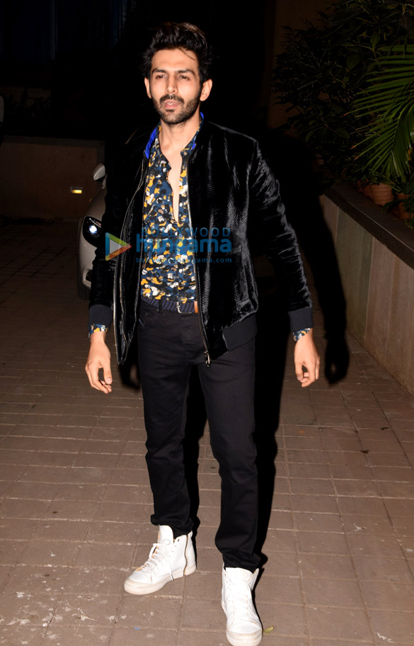 tiger shroff janhvi kapoor ananya pandey and others attend punit malhotras bash 17