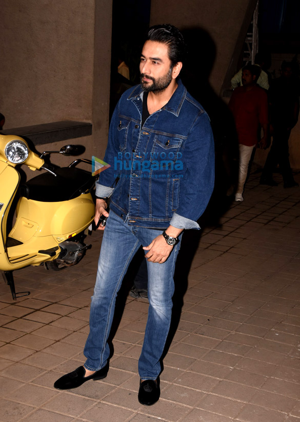 tiger shroff janhvi kapoor ananya pandey and others attend punit malhotras bash 27