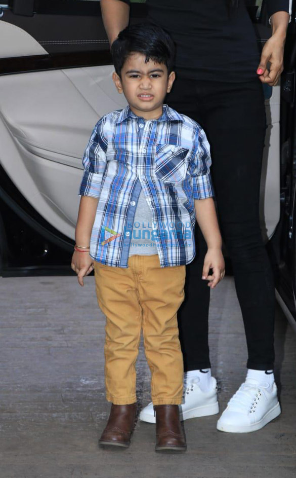 tusshar kapoors son laksshya kapoor spotted in juhu 3