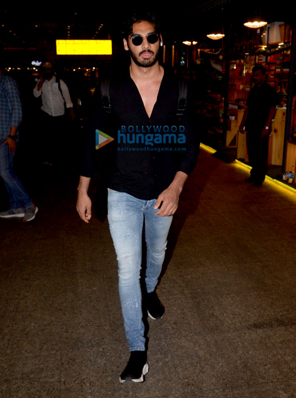 varun dhawan anupam kher and others snapped at the airport4 2