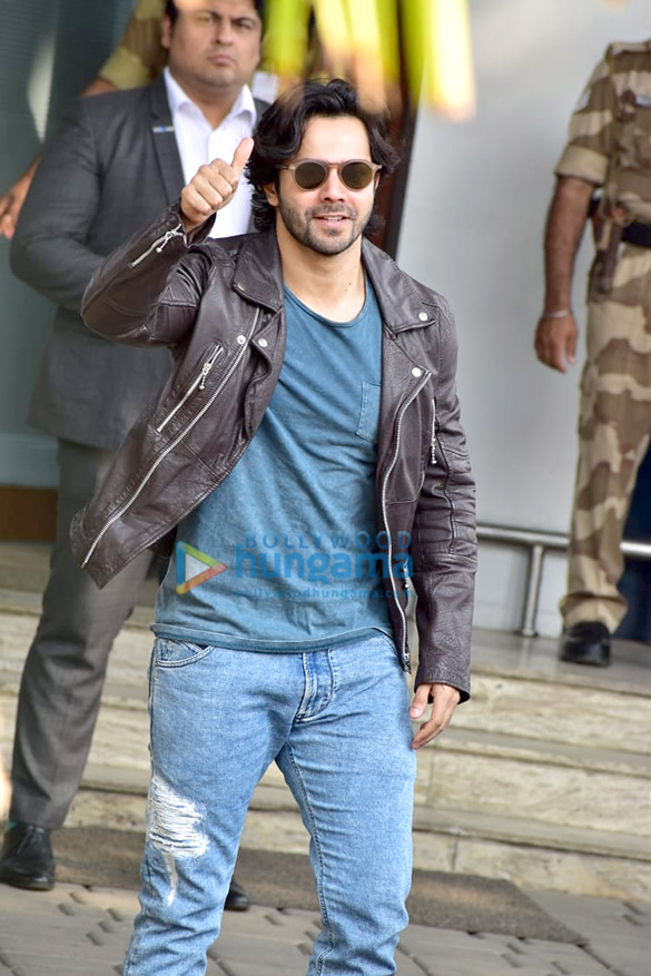 varun dhawan and alia bhatt snapped at the airport 3