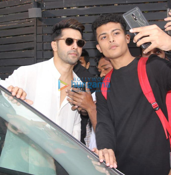 varun dhawan and remo dsouza spotted at hakims aalim salon in bandra 5