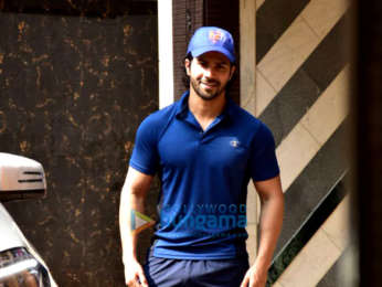Varun Dhawan and Shahid Kapoor snapped at the gym in Juhu