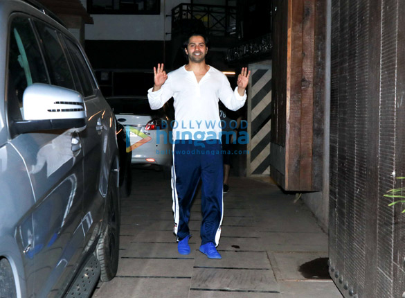 varun dhawan spotted at the gym in juhu 2 2