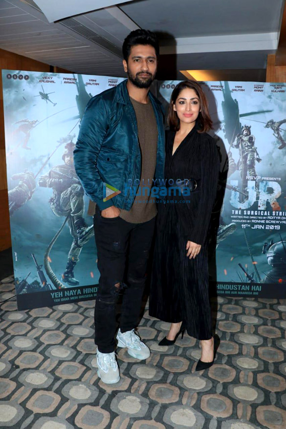 vicky kaushal and yami gautam snapped promoting uri in juhu 3