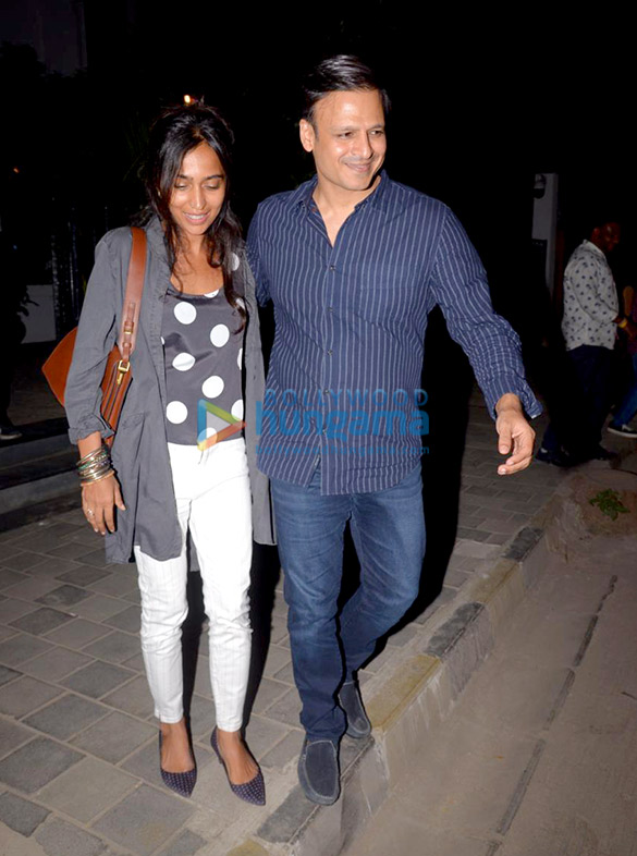 vivek oberoi snapped with his wife in juhu 4
