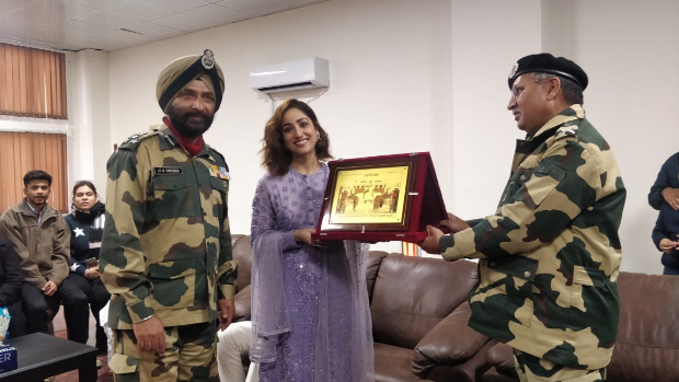 Yami Gautam felicitated by BSF Jawans after the success of Uri: The Surgical Strike Yami Gautam felicitated by BSF Jawans after the success of Uri: The Surgical Strike