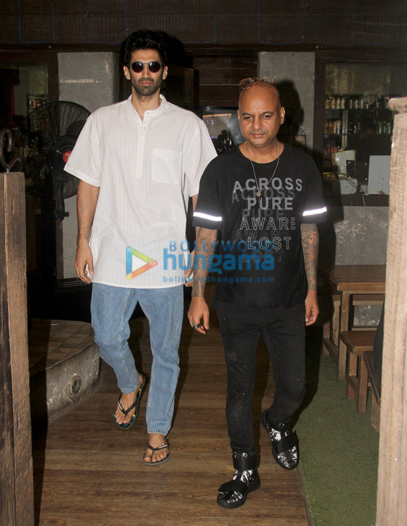 aditya roy kapur spotted at a salon in bandra 2