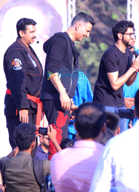 akshay kumar visits a school in thane for an event 1